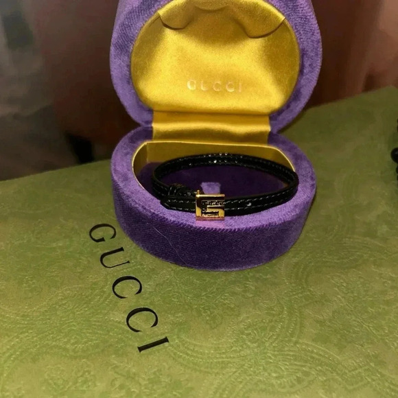 Brand new unused GUCCI Square  Gold Color G leather bracelet black - Picture 4 of 8